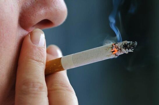 Il fumo frequente è uno dei motivi per lo sviluppo della prostatite negli uomini